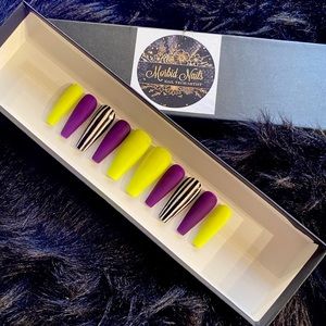 Beetle juice inspired custom press on nails